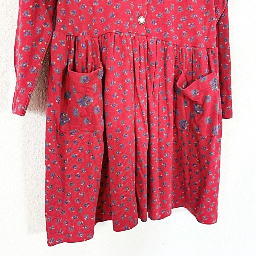 GAP vibrant red